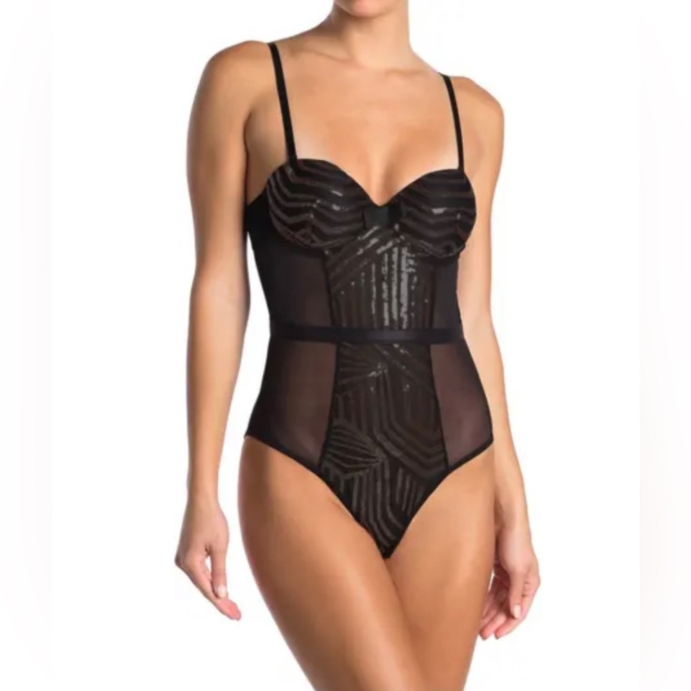 SECRET 🆕 Lace Sequin Bodysuit in Black. Size M (6-8)
